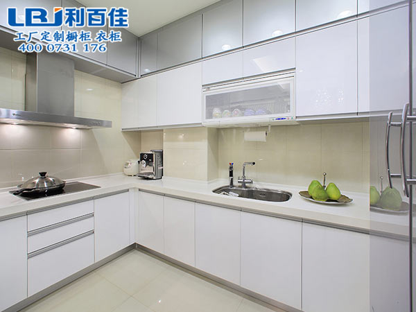 整體櫥柜春節(jié)大掃除讓你頭疼？別急，利百佳有妙招