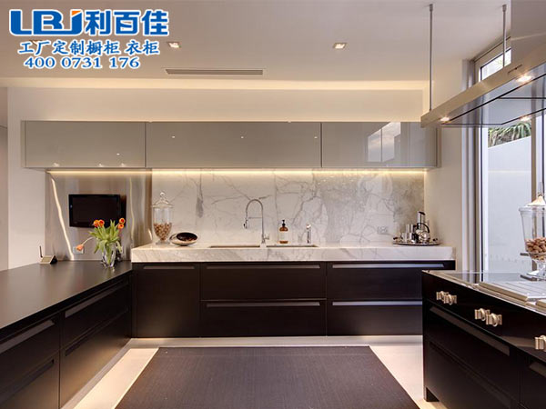 定制正確的整體櫥柜是廚房擴(kuò)大的易容術(shù)！
