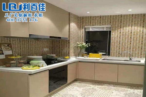 廚房櫥柜設(shè)計 小廚房變出大空間 小伙伴們都驚呆了