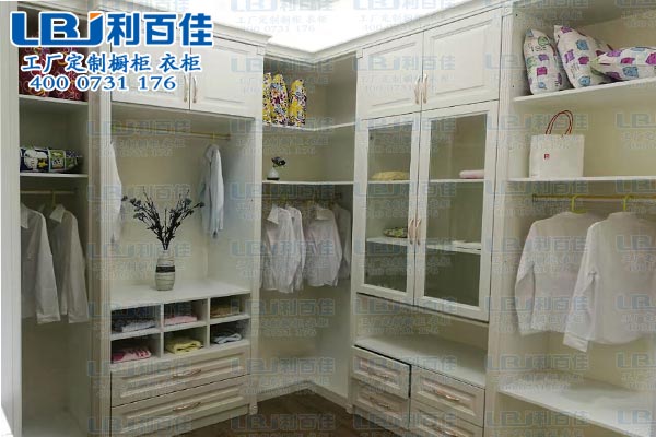 整體衣柜定制，利百佳教你如何選！