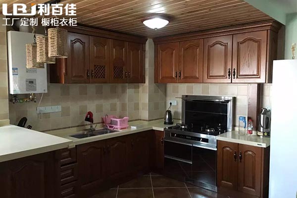 漲姿勢：廚房裝修時(shí)廚房櫥柜定制是否需要到頂？