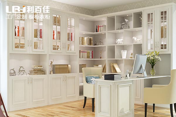 您還在買成品書柜？OUT了！趕緊過來瞧瞧利百佳定制書柜！