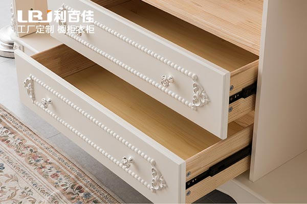 定制整體衣柜抽屜數(shù)量的奧秘，你有留意嗎？