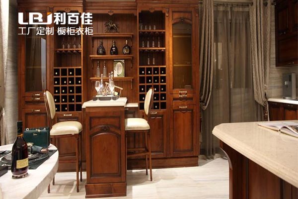 你擁有個(gè)人特色的酒柜定制嗎？