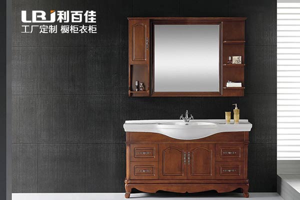 整體衛(wèi)浴柜定制PK木工打造衛(wèi)浴柜，誰能贏？
