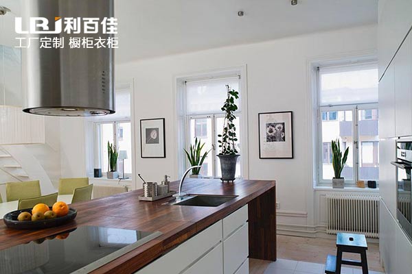 廚房櫥柜臺(tái)面這樣子裝，永遠(yuǎn)都不會(huì)過時(shí)！